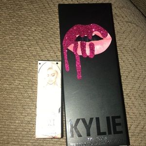 KYLIE BIRTHDAY COLLECTION LIP KIT AND LIPSTICK